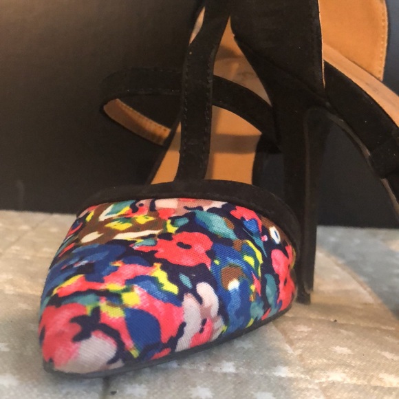 FLORAL SHOES! - Picture 3 of 5